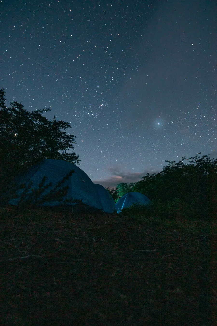 Cielo estrellado sobre el campamento en Laguna Chaquira