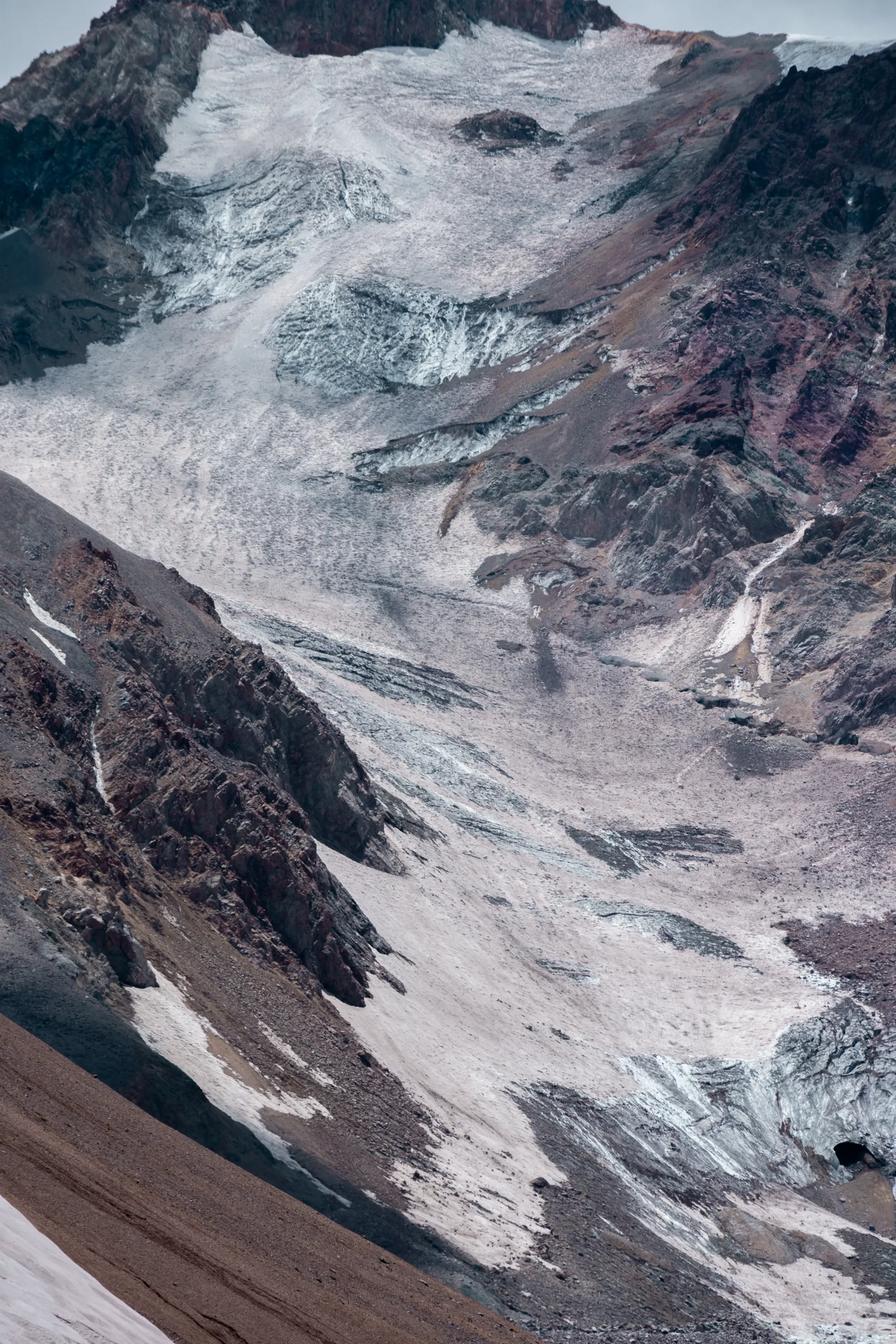Glaciar y cordillera en el macizo del Domuyo