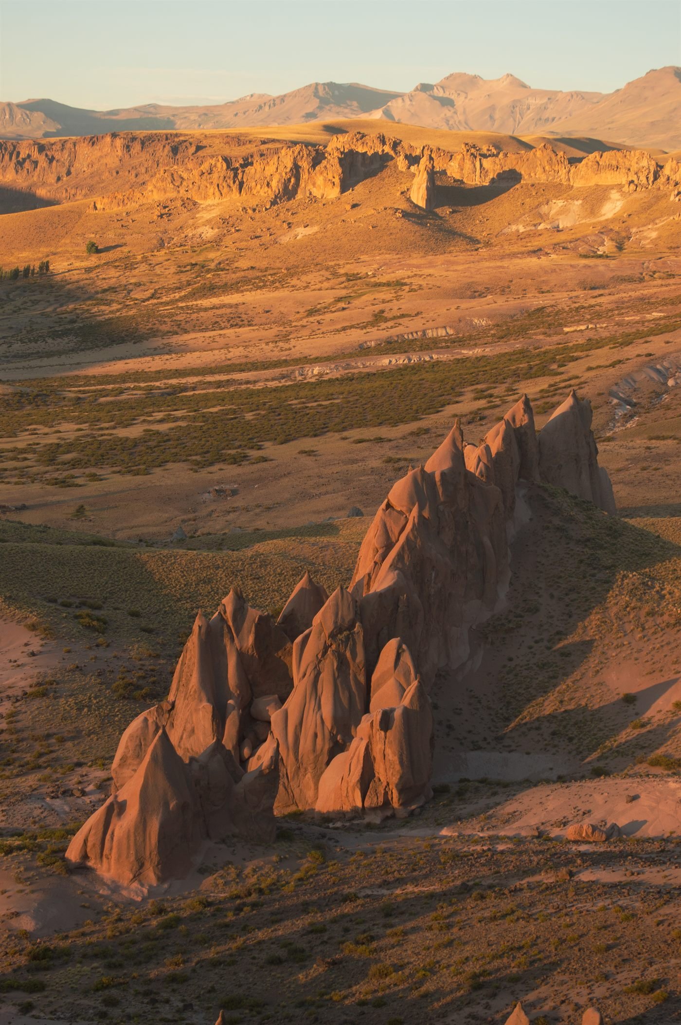 Vista panorámica de las formaciones de Los Bolillos al atardecer