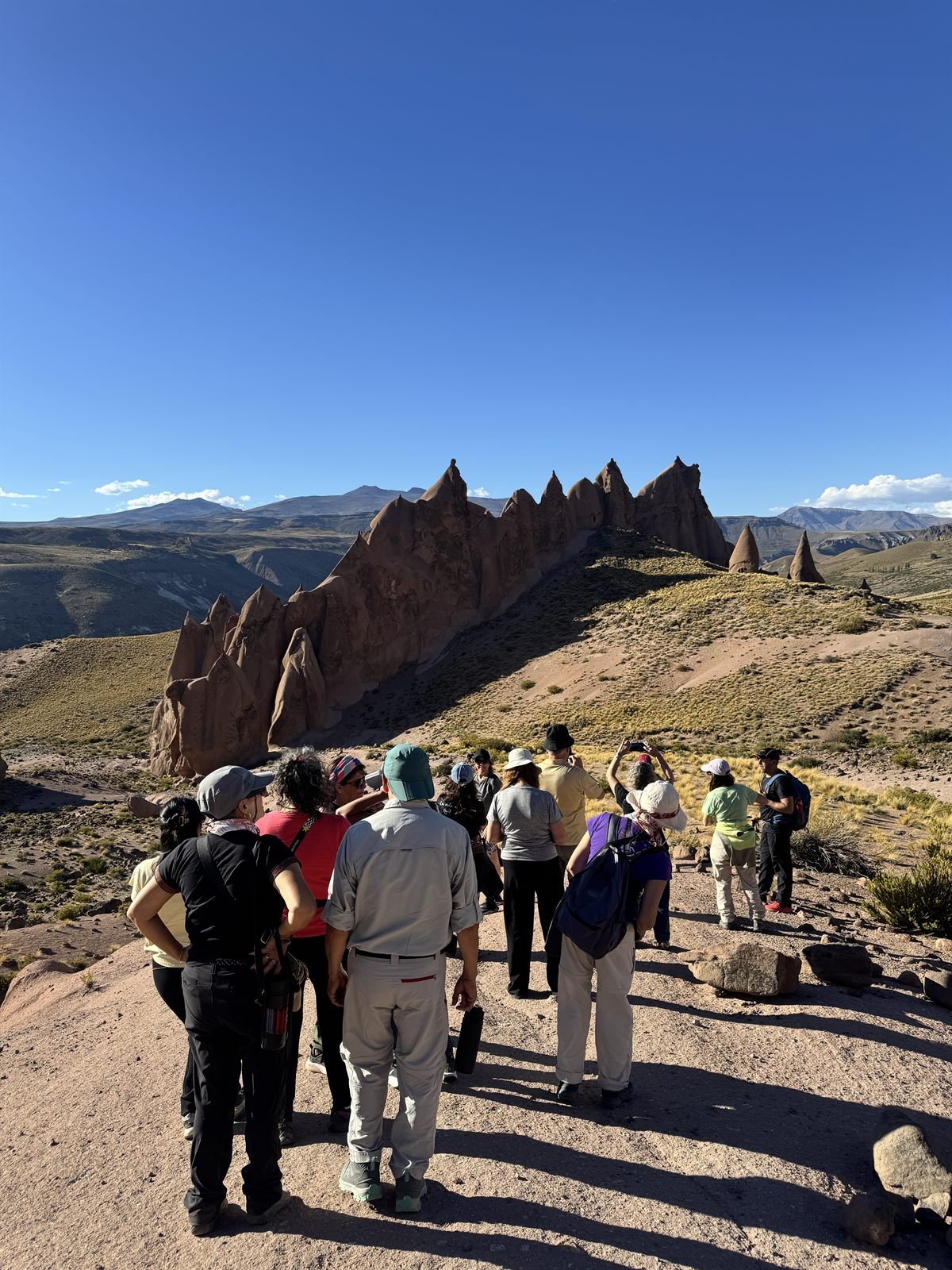 Grupo en trekking interpretativo por Los Bolillos